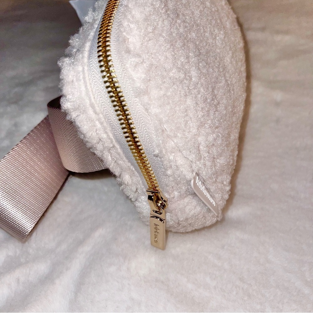 Lululemon Everywhere Fleece Belt Bag with Gold Hardware - Picture 7 of 9